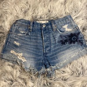 Abercrombie and Fitch embroidered floral high-rise shorts size 00